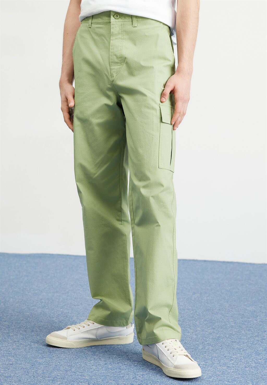 

Брюки-карго CLUB PANT Nike Sportswear, цвет oil green/oil green