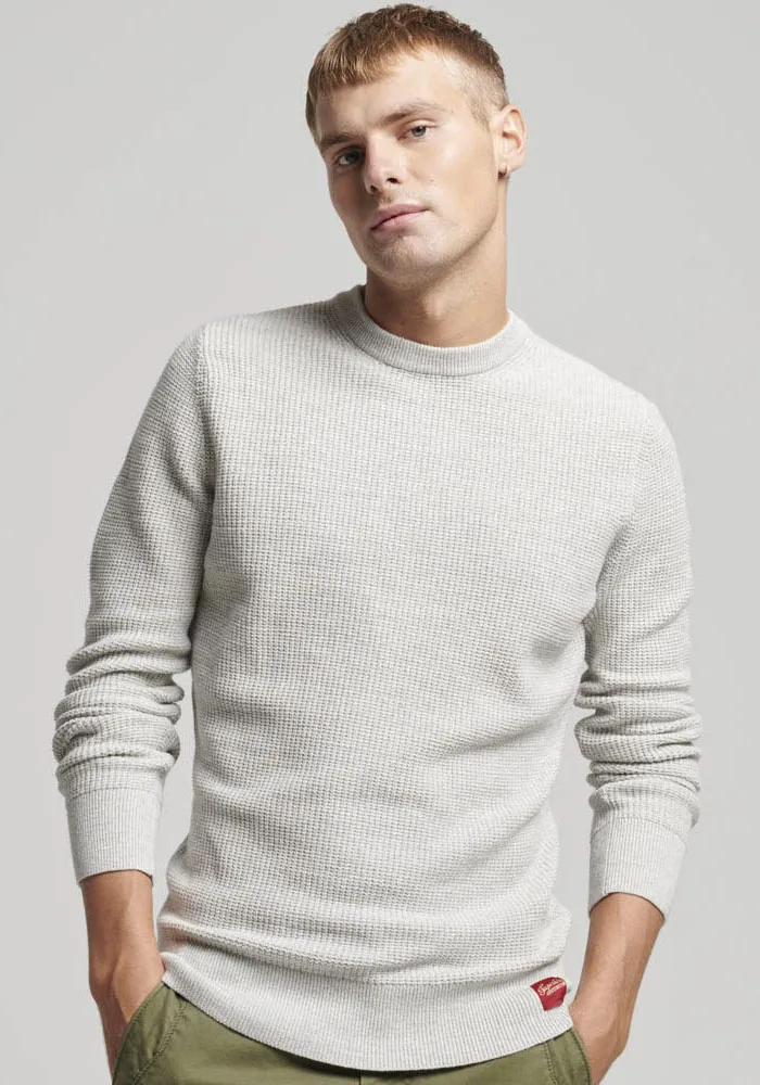 

Вязаный свитер Superdry "TEXTURED CREW KNIT JUMPER" со структурированным вафельным узором, серый