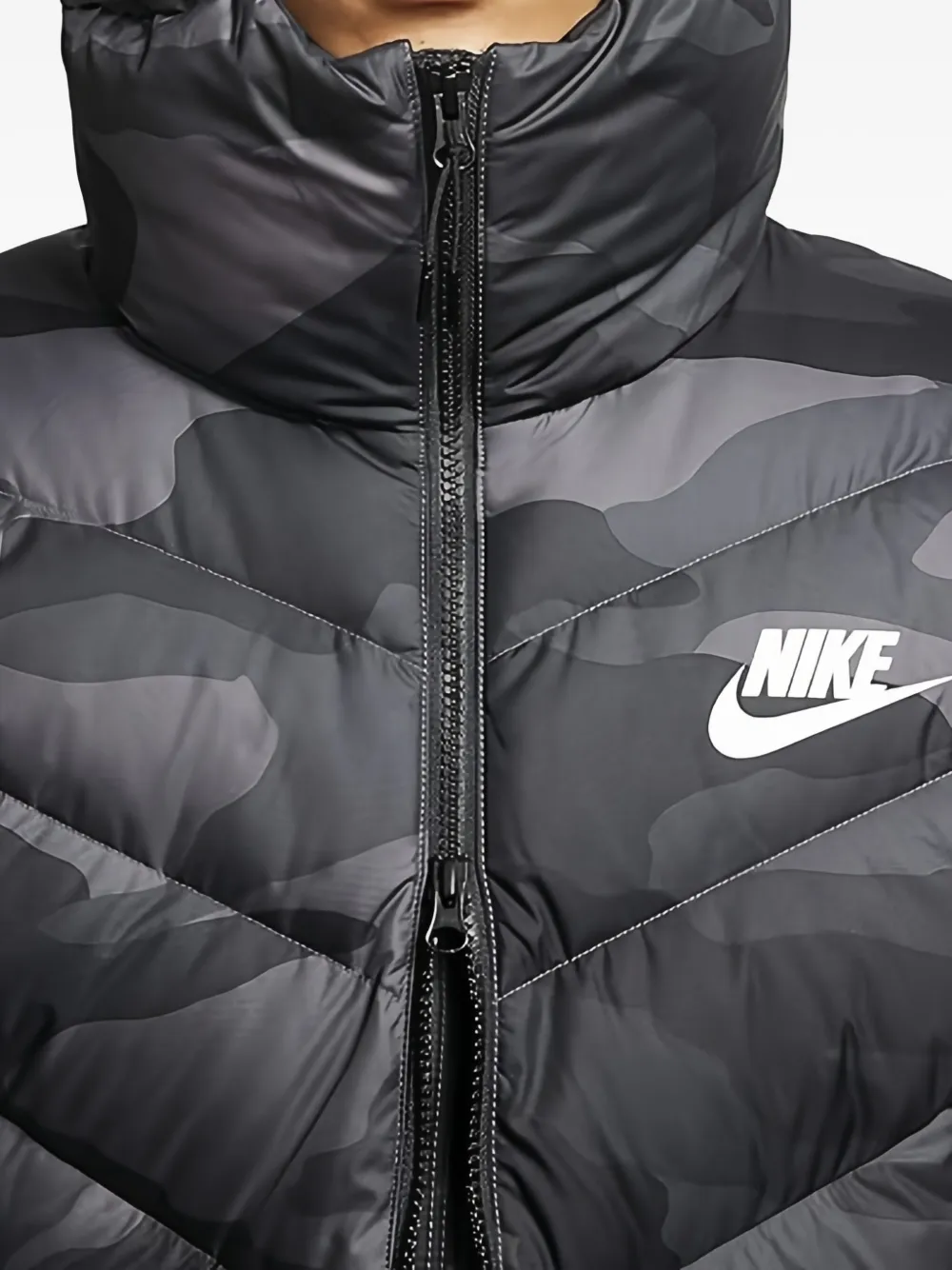 Пуховик камуфляжной расцветки Nike, черный — фото 3