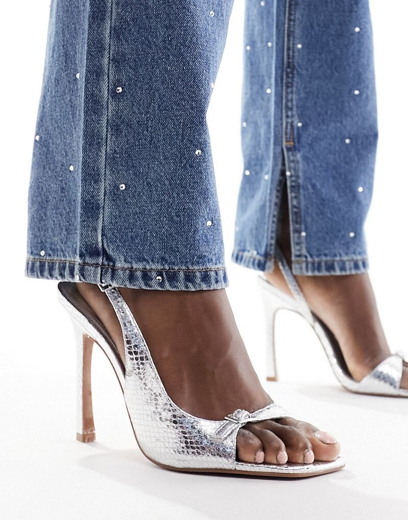 

Серебристые босоножки на маленьком каблуке с пряжкой ASOS DESIGN Netty
