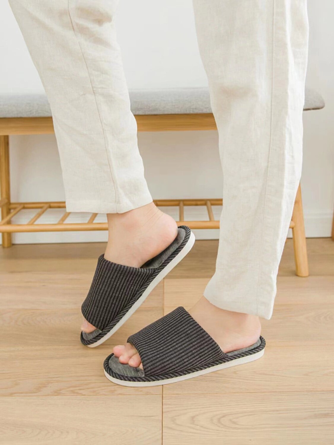 

Мужские тапочки, детали в полоску, открытый носок, вельвет, темно-серый, идеально подходят для спальни, темно-серый