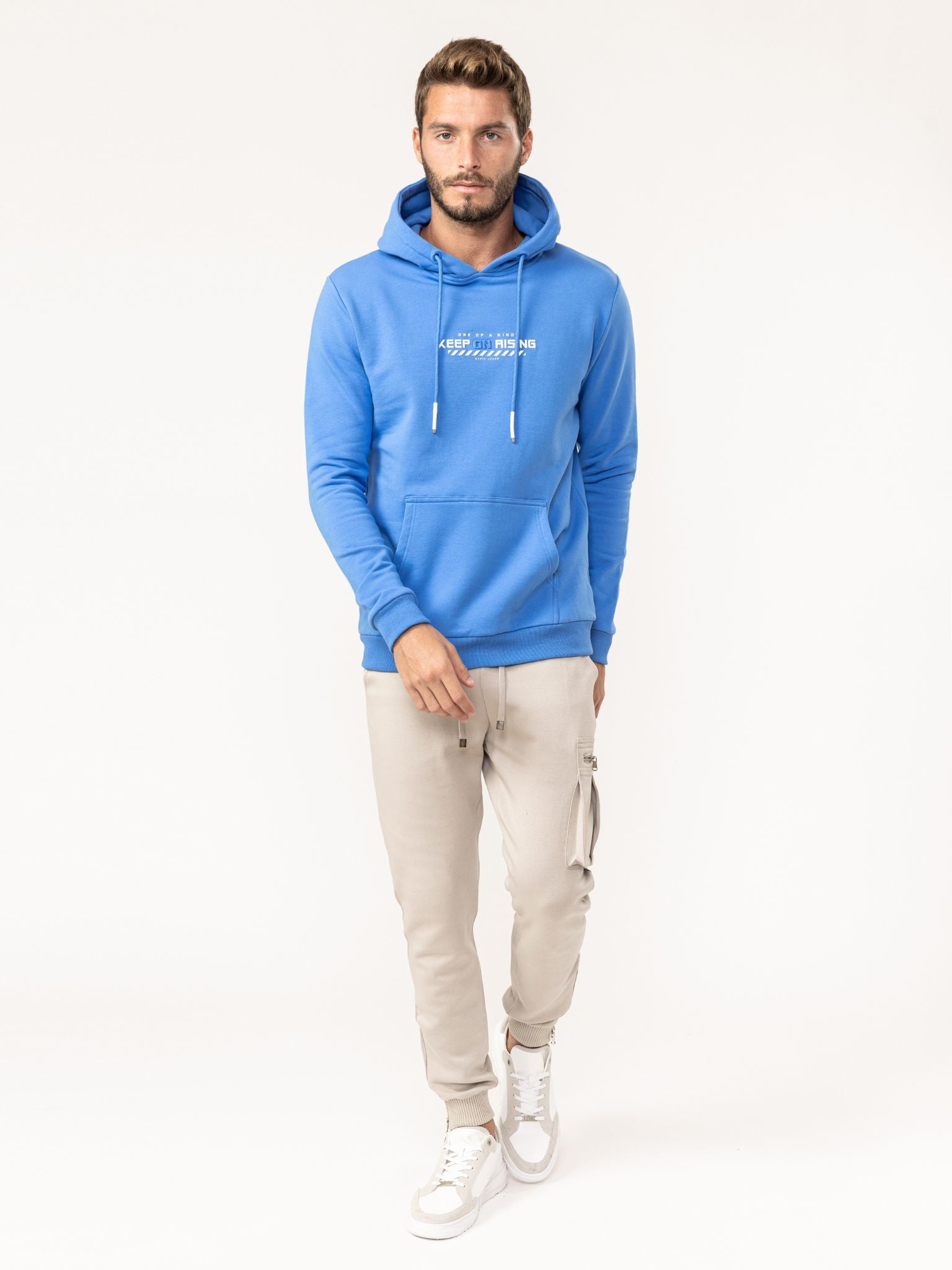 

БАЗОВАЯ ТОЛСТОВКА С КАПЮШОНОМ Mania Jeans, синий