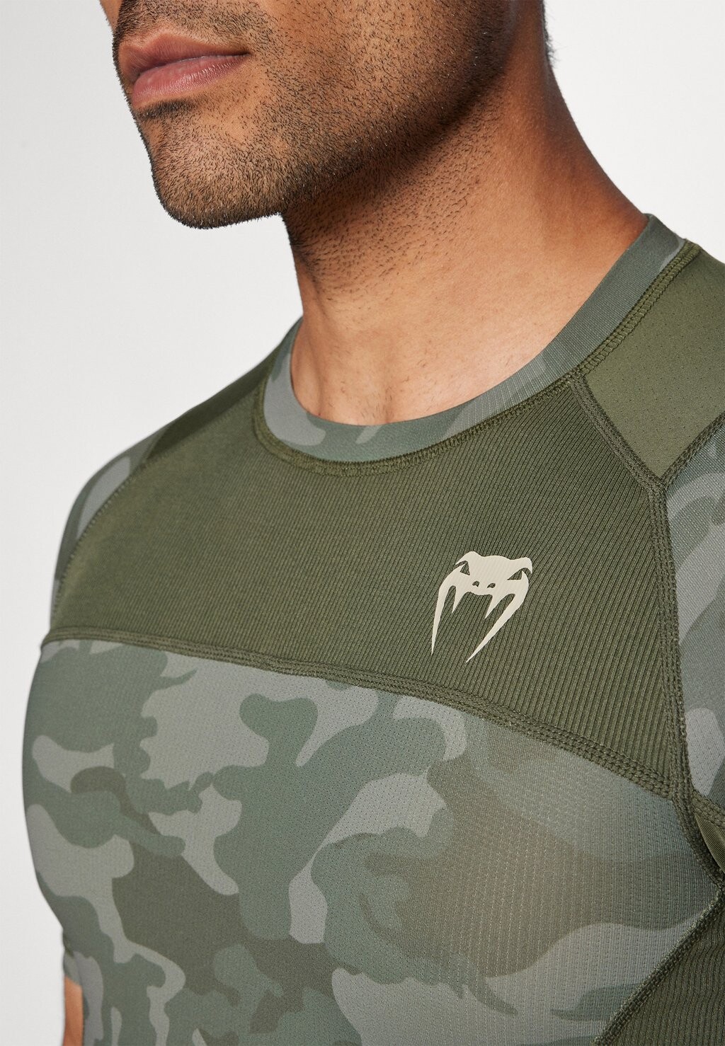 

Футболка с принтом AIR RASHGUARDS Venum, хаки
