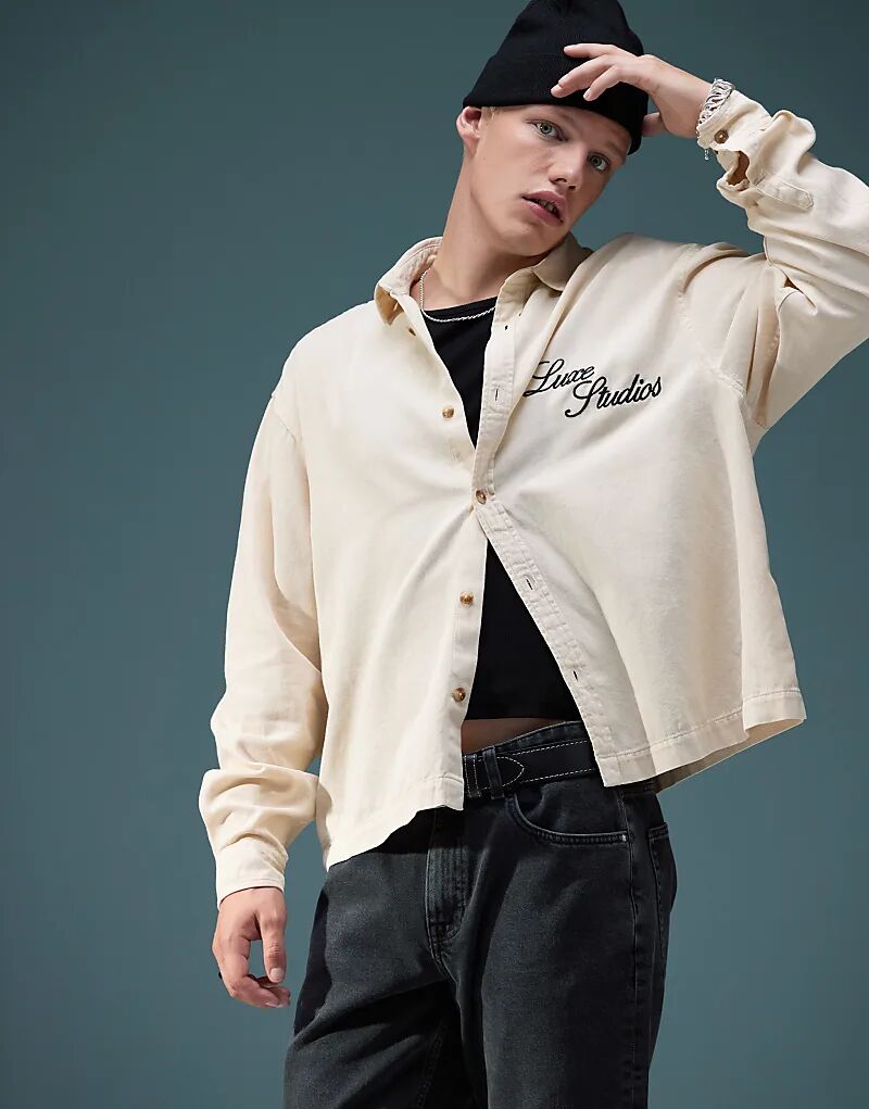 

Свободная джинсовая рубашка с вышивкой на груди в цвете экрю ASOS DESIGN