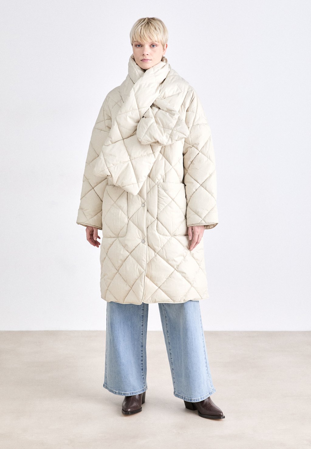 

Зимнее пальто PUFFER Barbour, молочный