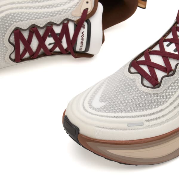 Кроссовки Nike Vomero Plus QS Nike Running, Off Noir, Pecan, Phantom & Natural Cacao — фото 3
