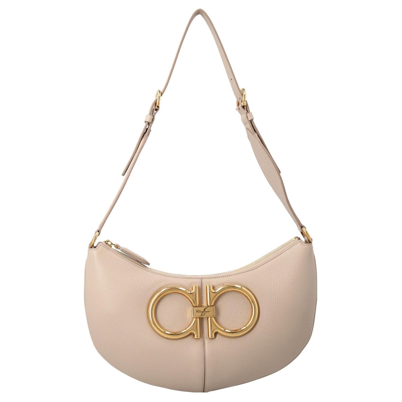 

Ferragamo Кожаная сумка через плечо женская бежевая