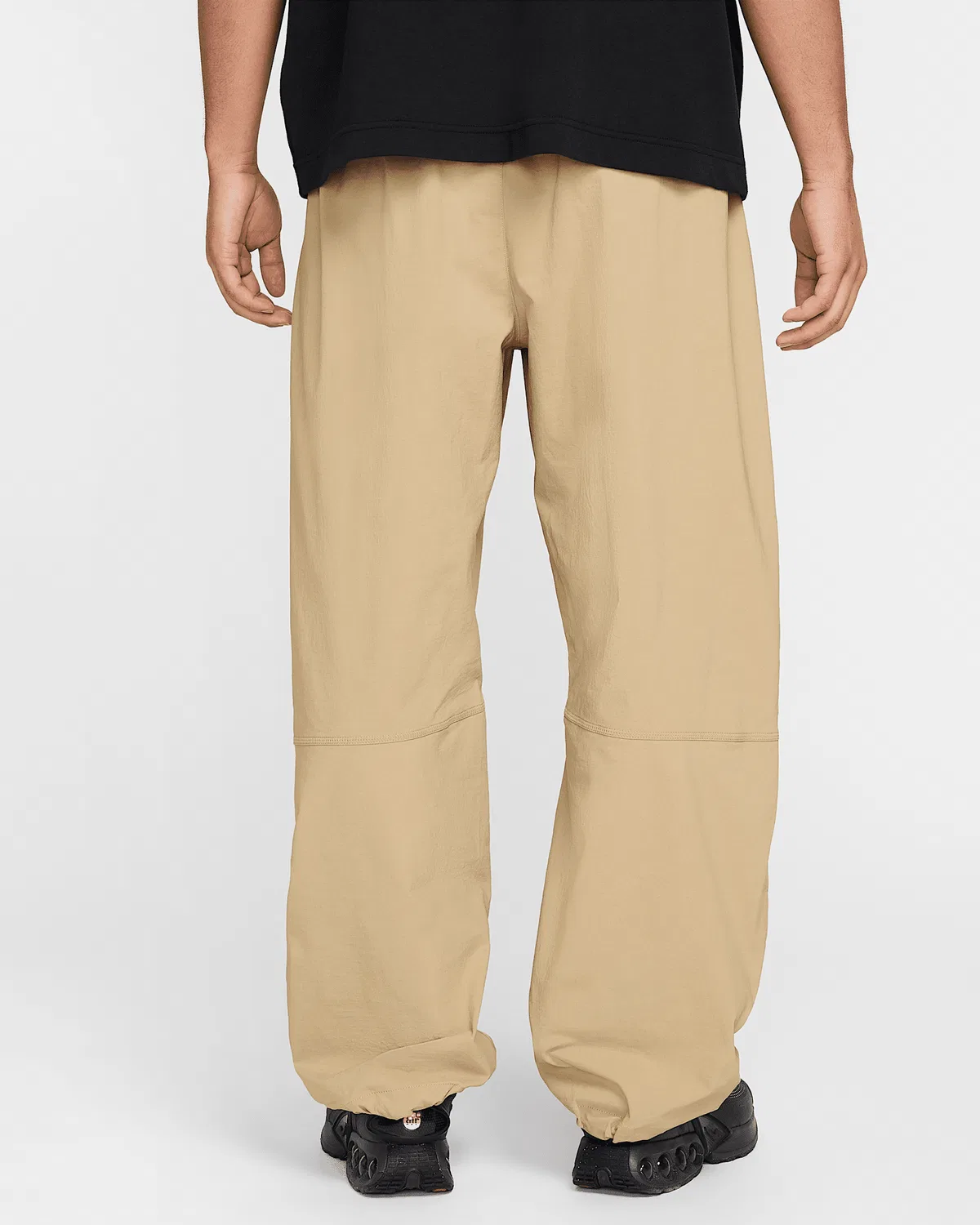 Мужские широкие штаны Nike Tech Woven Oversized, Parachute Beige/Parachute Beige/Black — фото 2