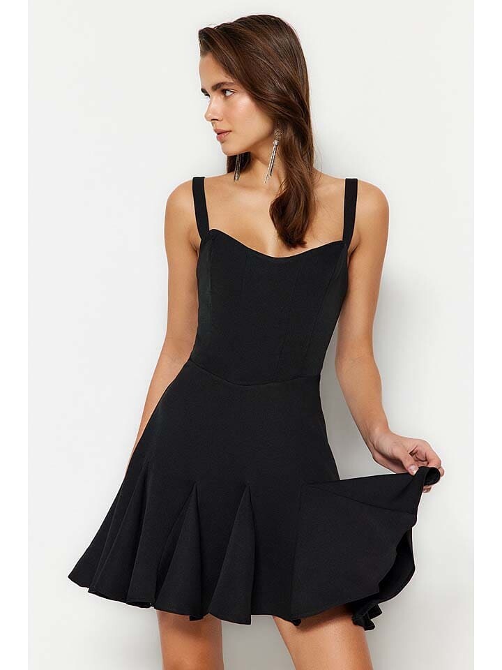 

Короткое платье trendyol Kleid, черный