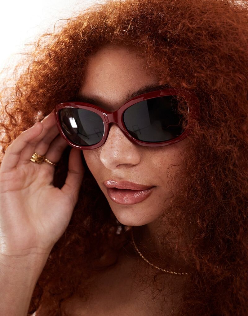 

Красные овальные солнцезащитные очки AIRE X ASOS с дымчатыми линзами
