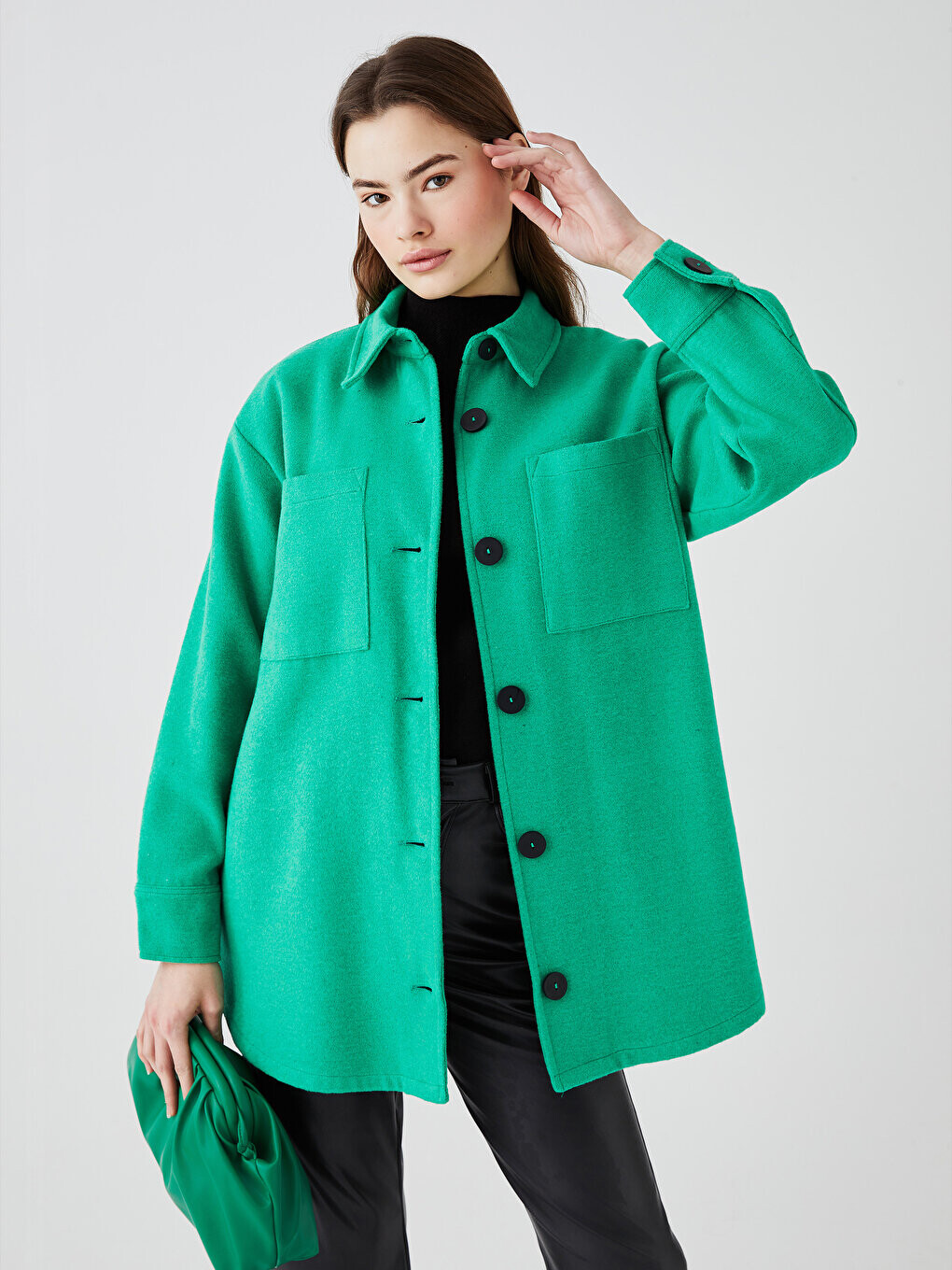 

Простая женская куртка-рубашка с длинным рукавом LCW Modest, яркий зеленый