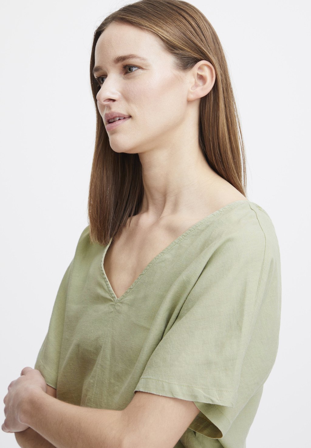 

Блузка Byfalakka Vneck Blouse b.young, чайная