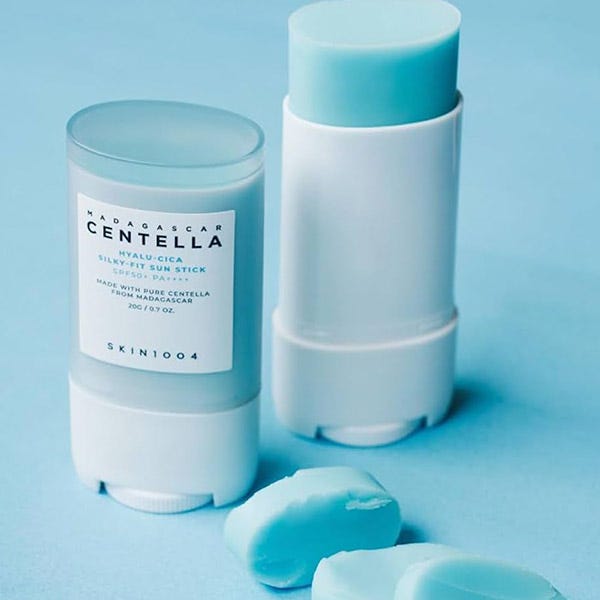Солнцезащитный стик spf 50+ SKIN 1004 Hyalu-Cica Silky-Fit Sun Stick — фото 2