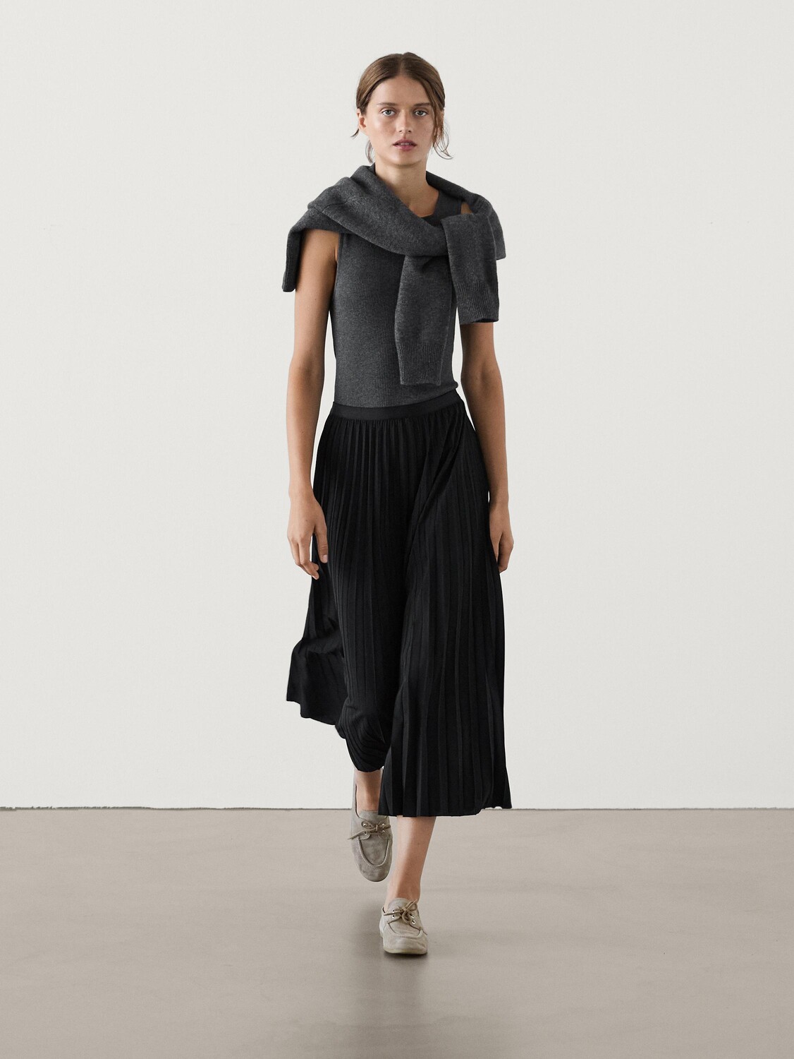 

Длинная плиссированная расклешенная юбка Massimo Dutti, черный