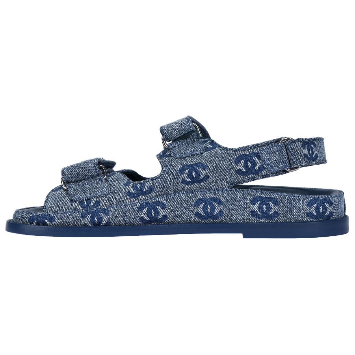 CHANEL Пляжные сандалии женские 25S синего цвета