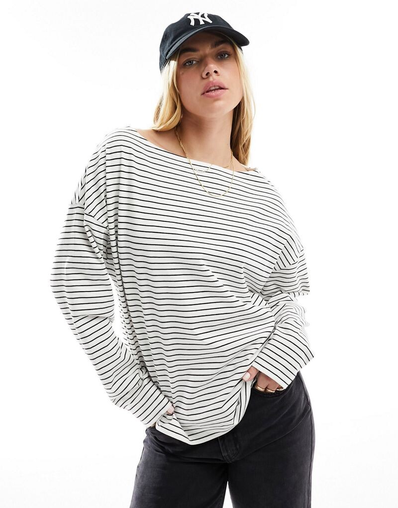 

Черно-белая футболка в полоску с длинными рукавами и вырезом ASOS DESIGN