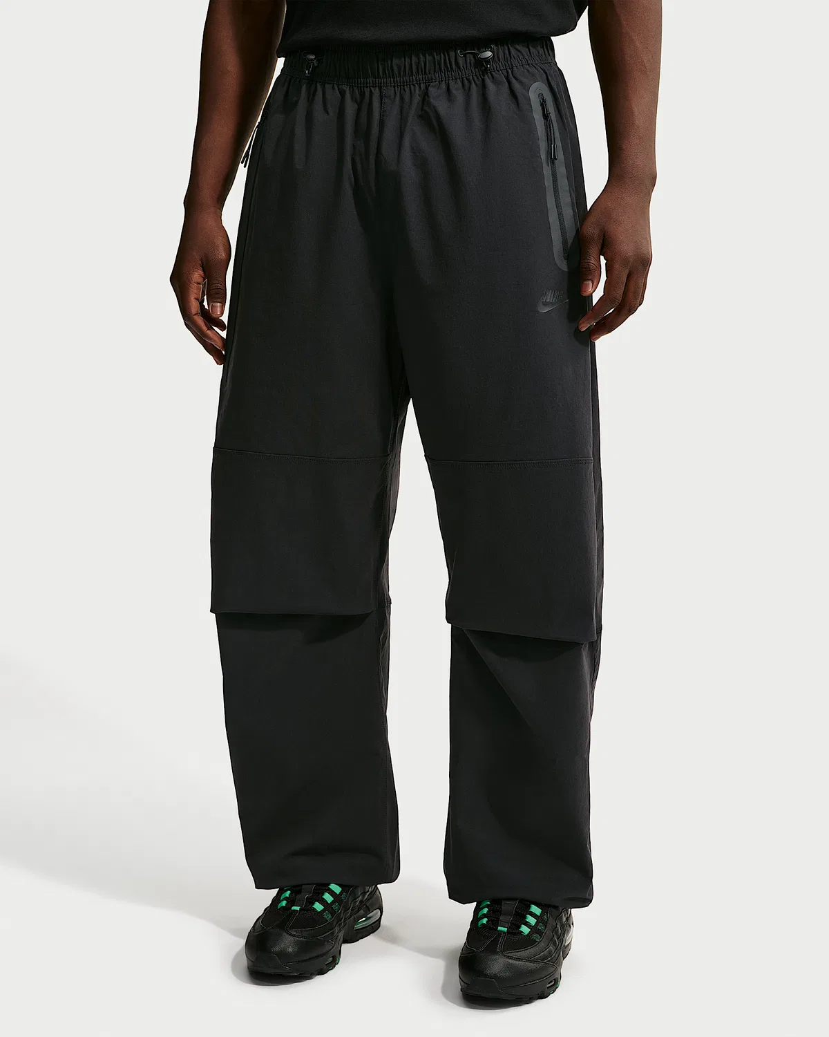Мужские широкие штаны Nike Tech Woven Oversized, Black/Black/Black — фото 2