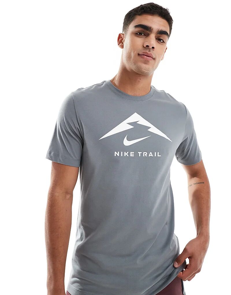 

Футболка с логотипом Trail серого цвета Nike Running