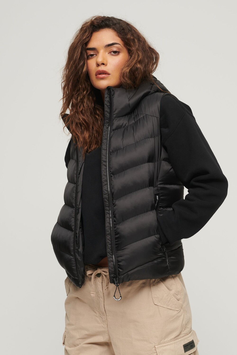 

Утепленный жилет Fuji с капюшоном Superdry, черный