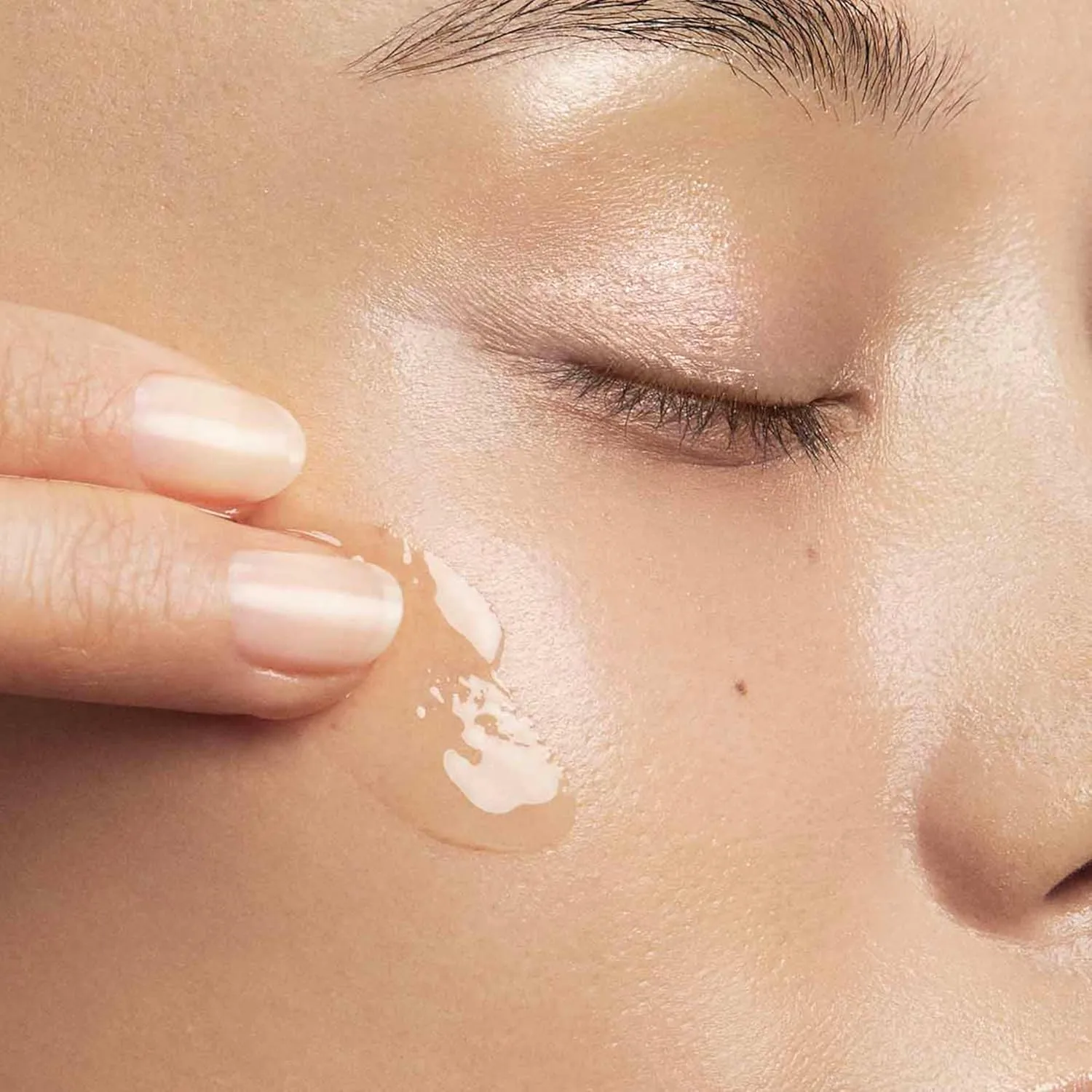 Масло для лица Clarins — Lotus Face Oil Treatment увлажняет, тонизирует и балансирует кожу, сужает поры, уменьшает — фото 4