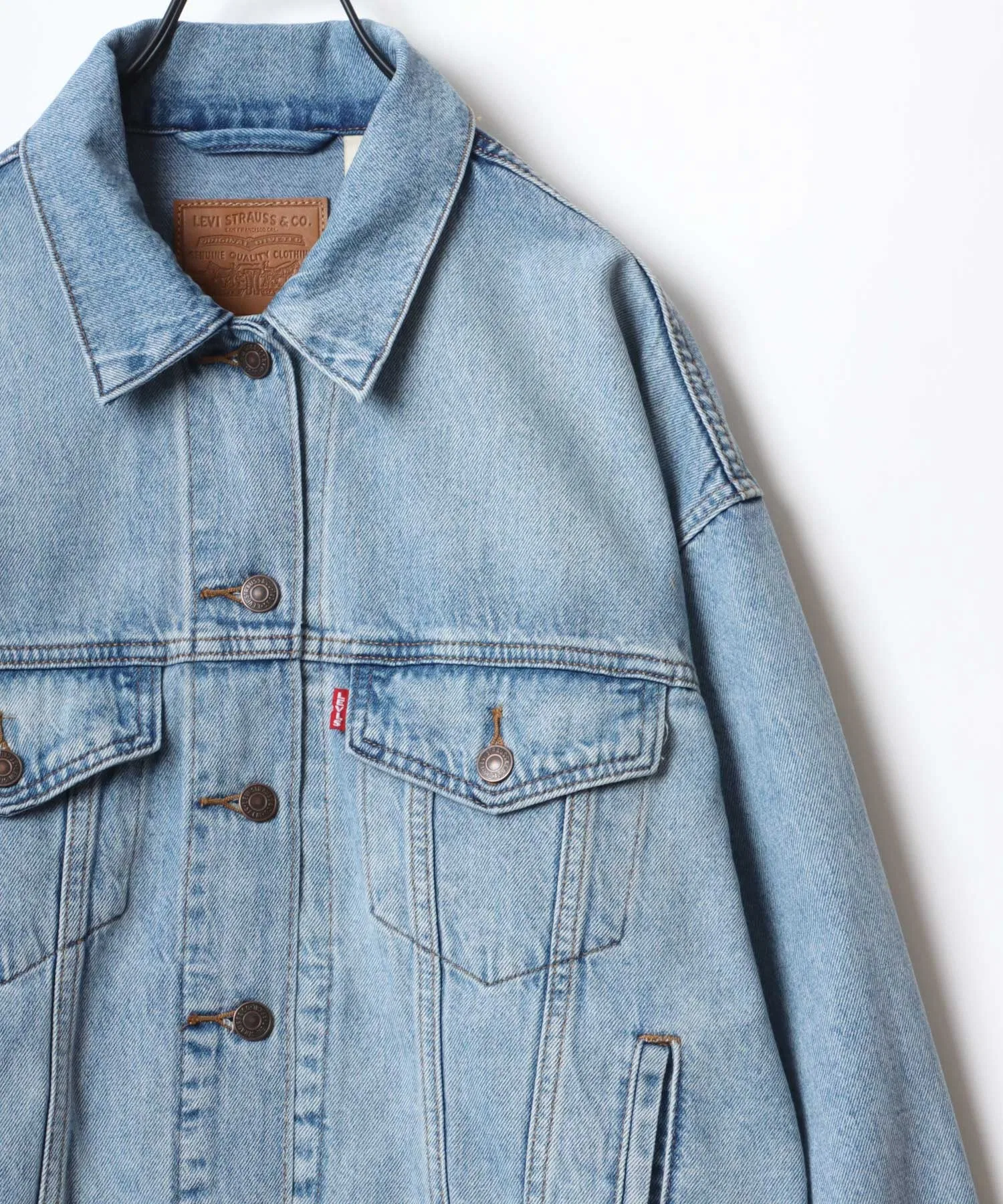 Джинсовая куртка Levi's в стиле 90-х / женская — фото 4