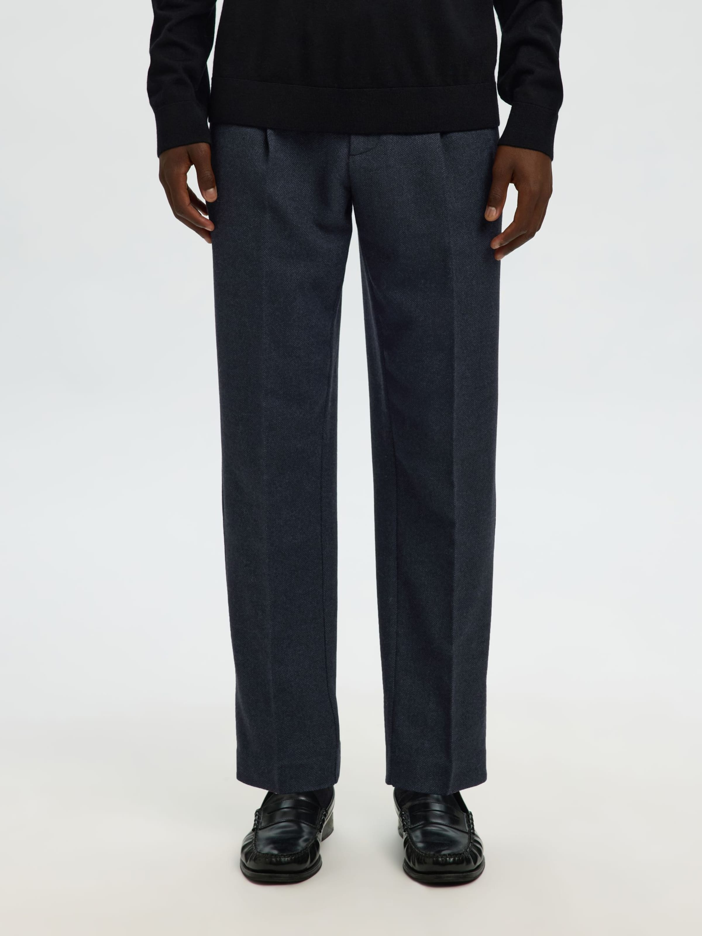 

SELECTED Брюки с защипами Regular в цвете Navy