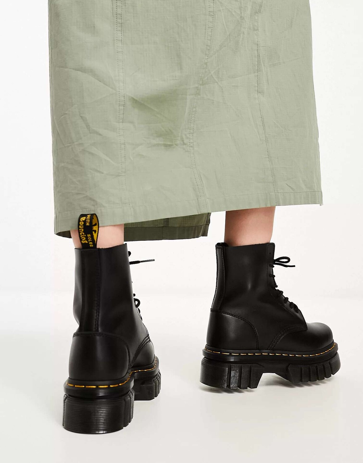 Черные ботинки со шнуровкой и массивной подошвой Dr Martens Audrick 8-Eye — фото 3