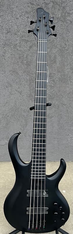 

Басс гитара Ibanez BTB625EXBKF Iron Label 5-String Electric Bass Guitar, Flat Black 10lb1oz