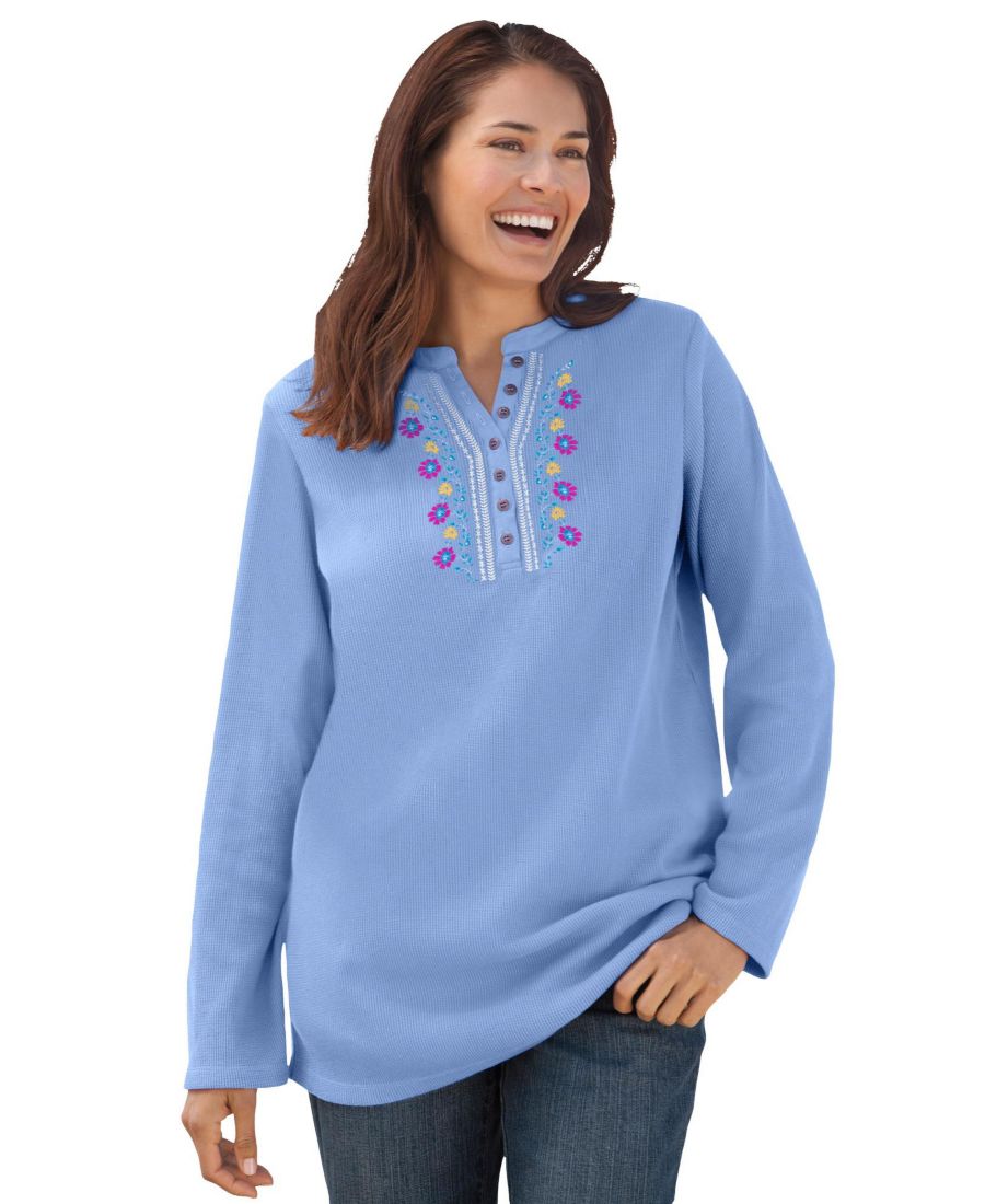 

Женская термофутболка-поло большого размера с вышивкой Woman Within, French blue vine embroidery
