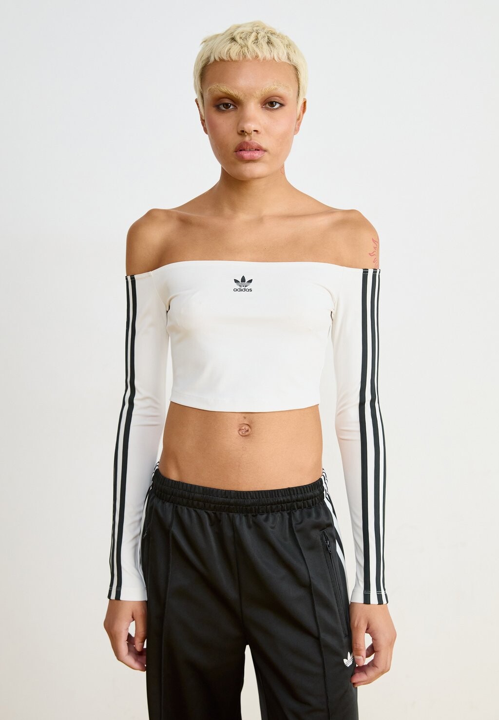 

Топ с длинными рукавами OFFSHOULDER adidas Originals, белый