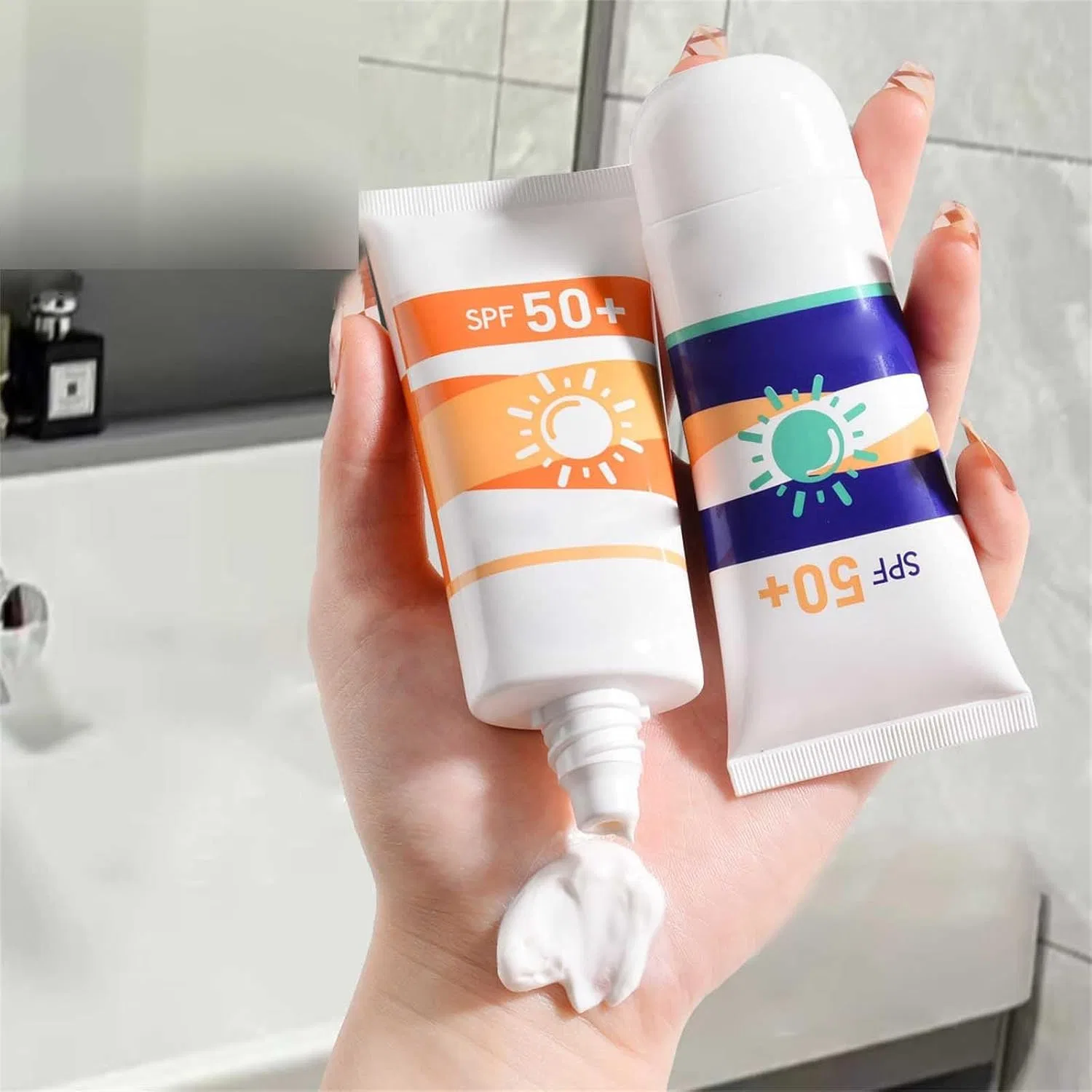 Солнцезащитный лосьон для тела SPF 50+ Generic, 90 мл, желтый — фото 4