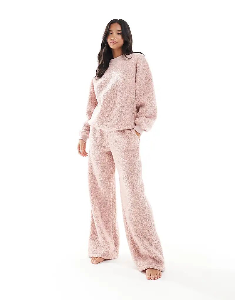 

Комплект из толстовки-плюшевого жакета и широких брюк ASOS DESIGN Petite, розовый Asos Petite