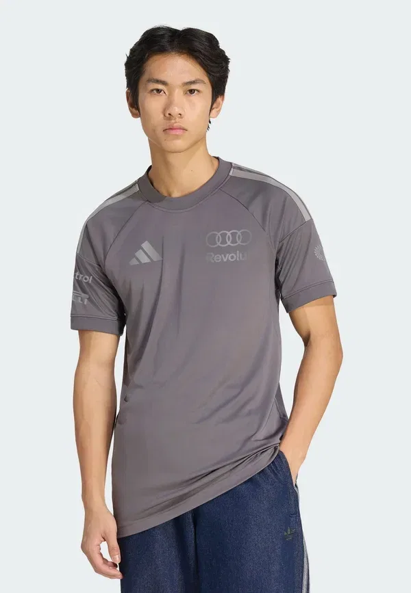 Футболка спортивная Adidas Performance Audi revolut f1 team driver replica, серый страта айрон металлик — фото 2