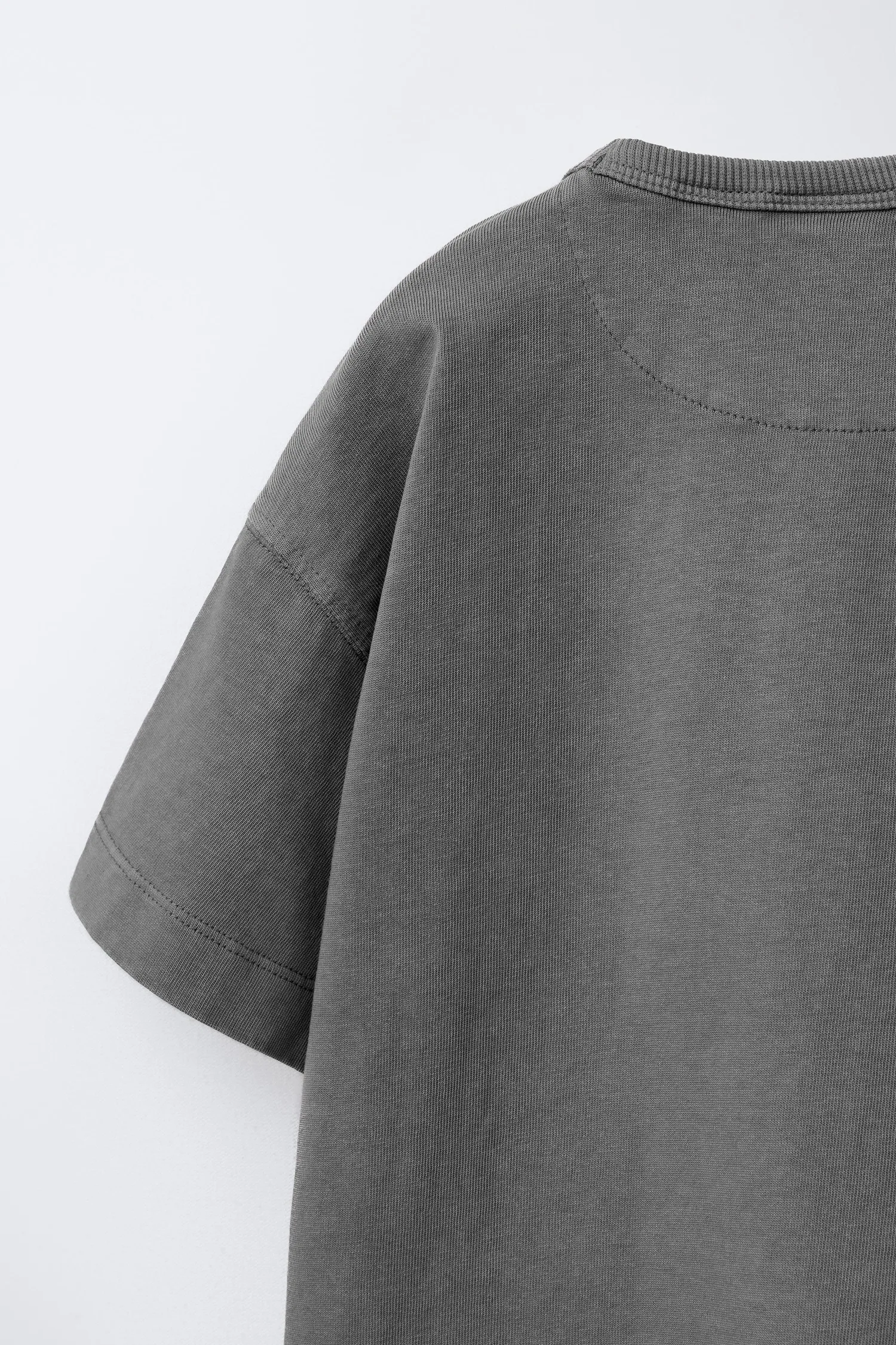 Однотонная футболка, окрашенная методом глажения Zara, черный — фото 4