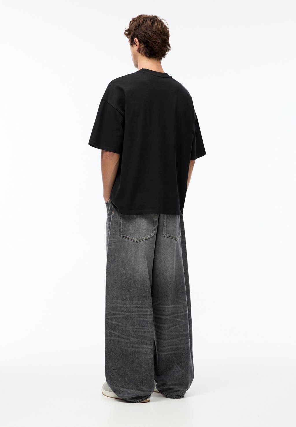 

Футболка с принтом BOXY STWD PULL&BEAR, черный