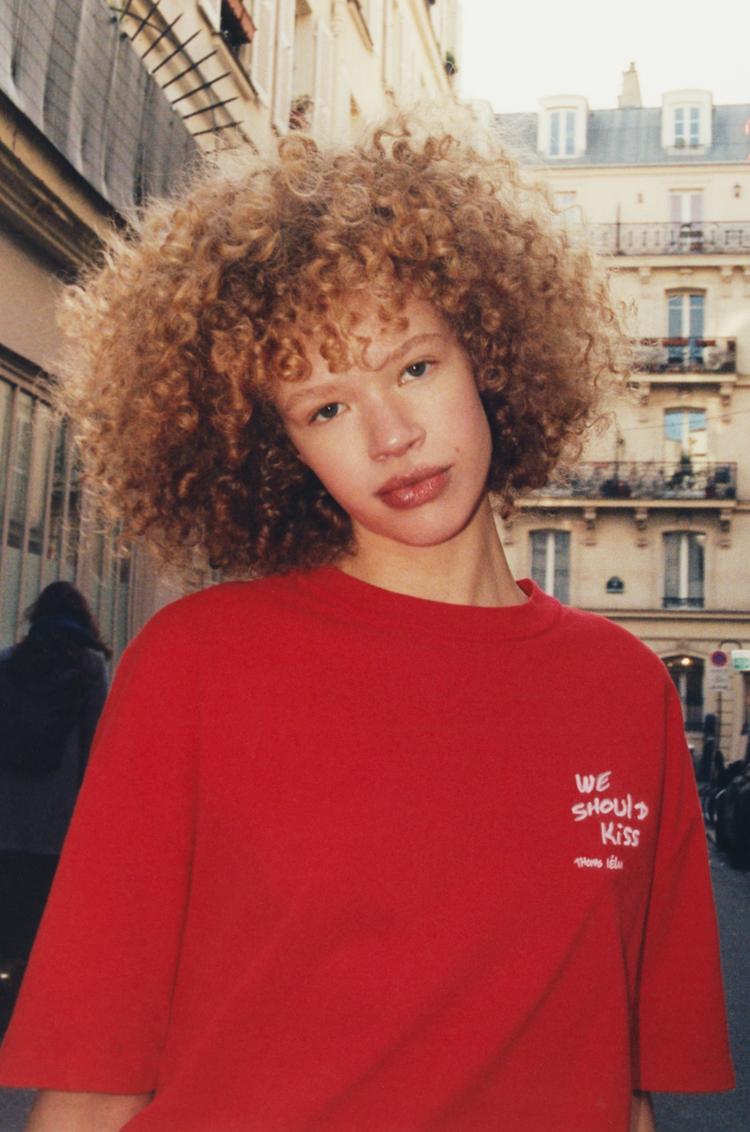 

Футболка Томаса Лелу большого размера Pull And Bear, красный
