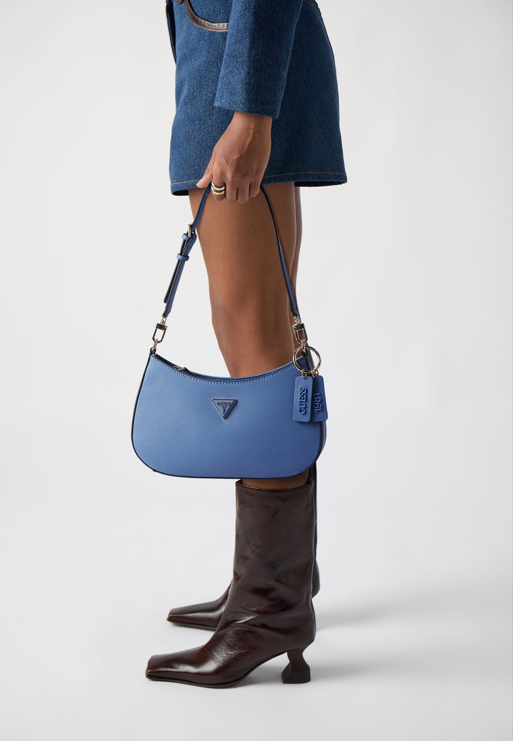 

Сумка NOELLE TOP ZIP SHOULDER BAG Guess, светло-голубой