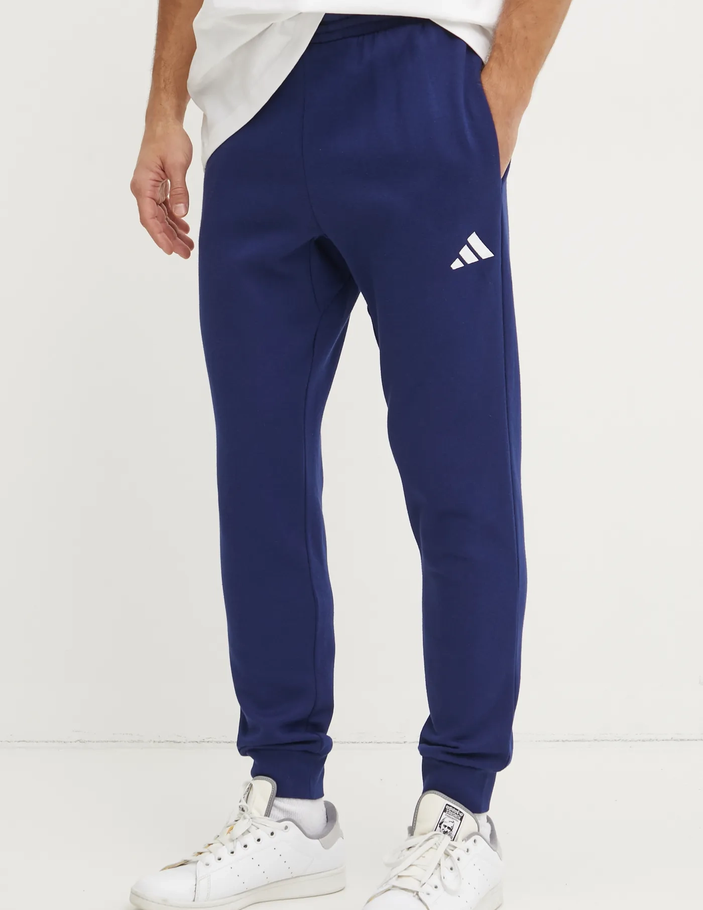 

Уютные спортивные штаны adidas, темно-синий