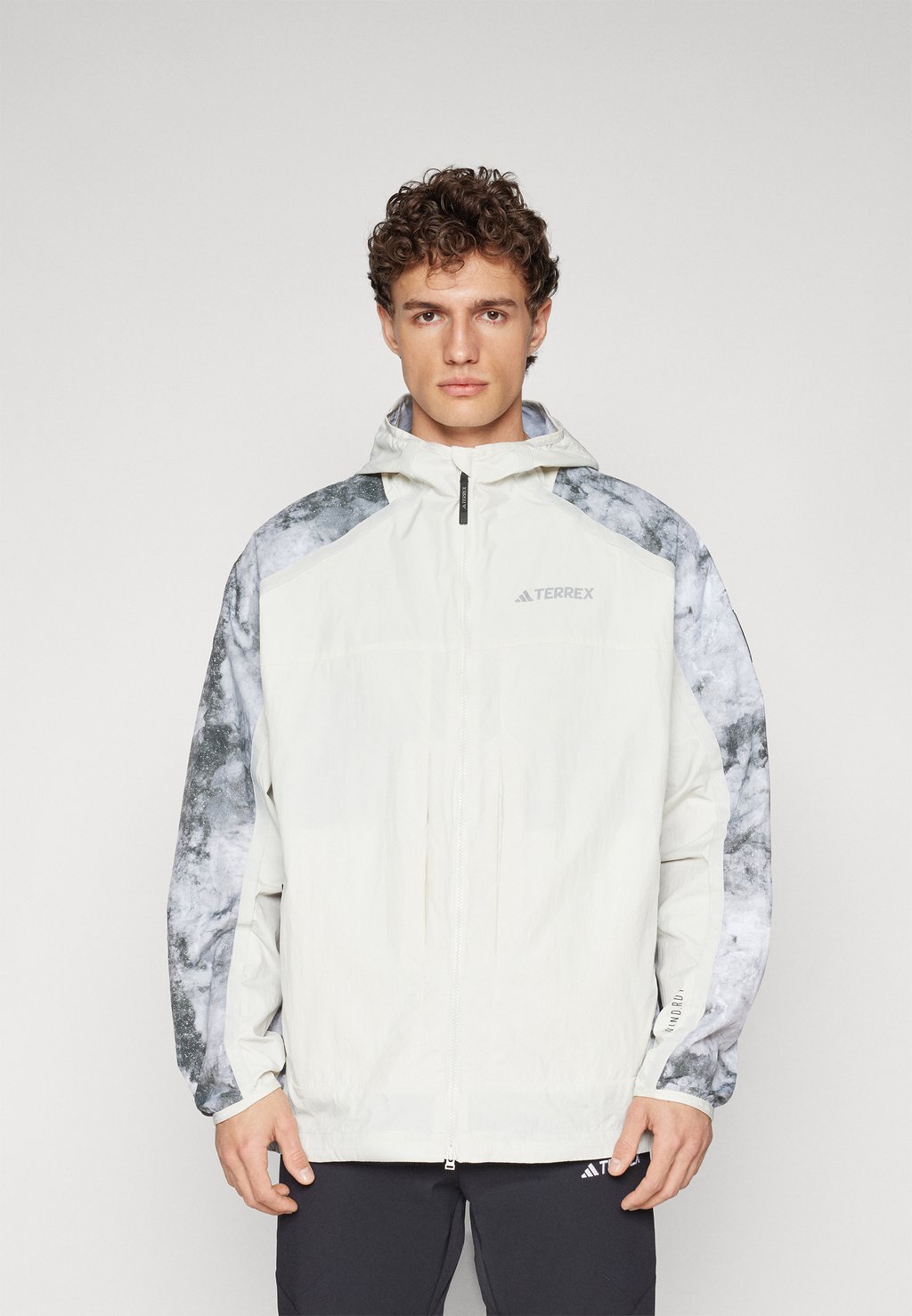 

Ветровка Adidas Terrex, серый