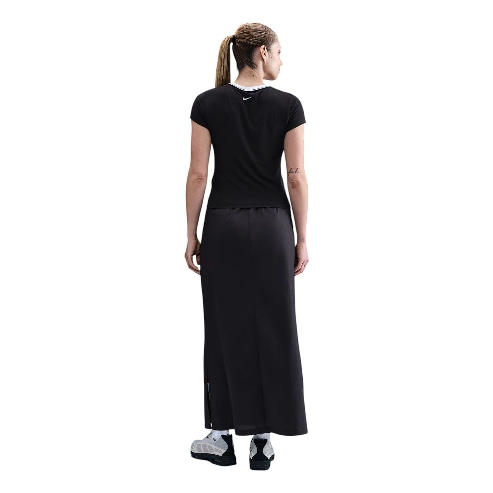 (WMNS) Укороченная трикотажная футболка Nike Sportswear Chill Knit Slim Cropped T-Shirt, цвет «черный» — фото 3