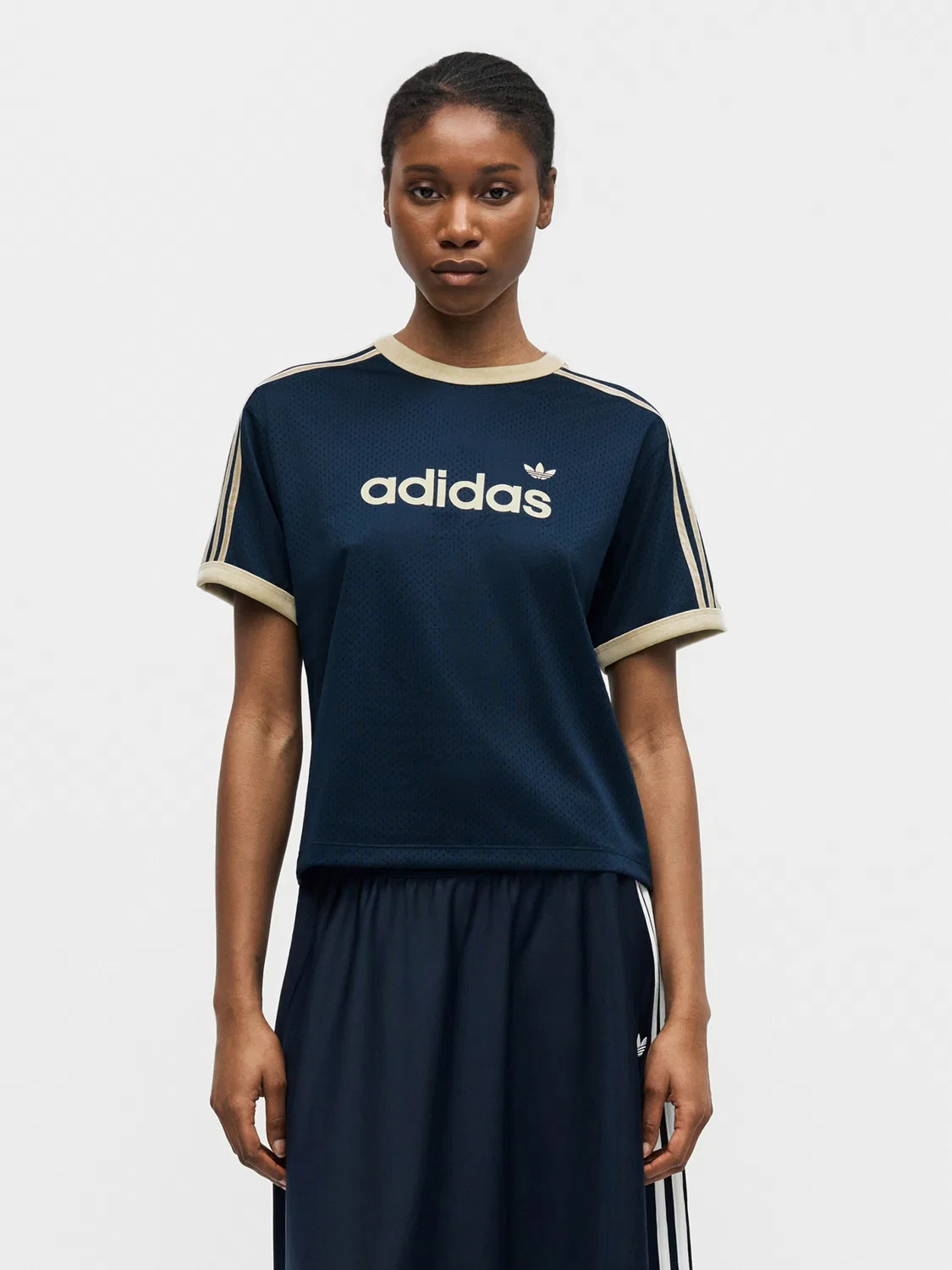 Футболка Adidas Originals Linear темно-синего цвета — фото 2