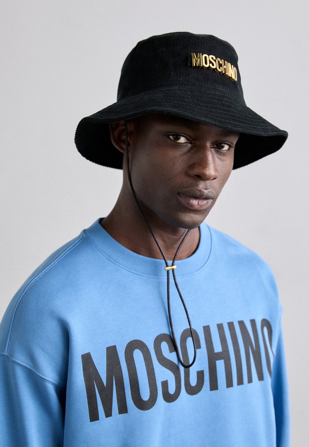 

Головной убор UNISEX MOSCHINO, черный
