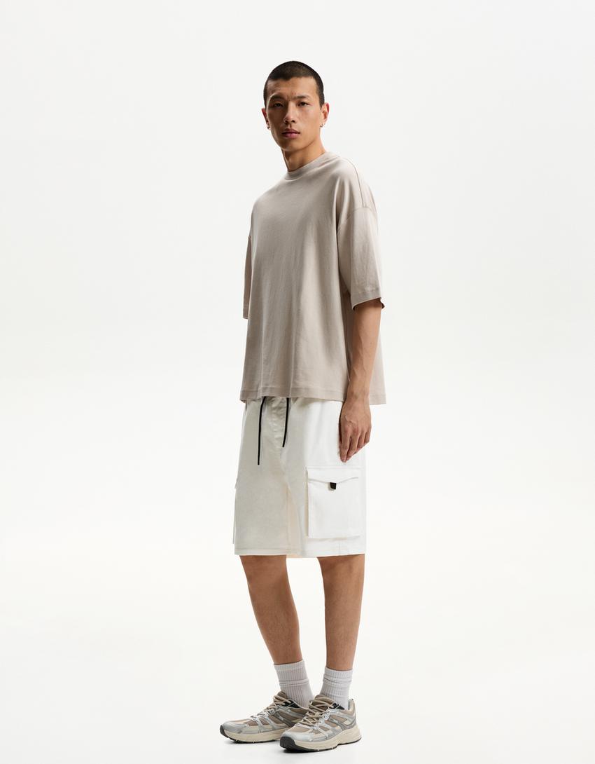 

Спортивные брюки-бермуды Cargo Bershka, белый