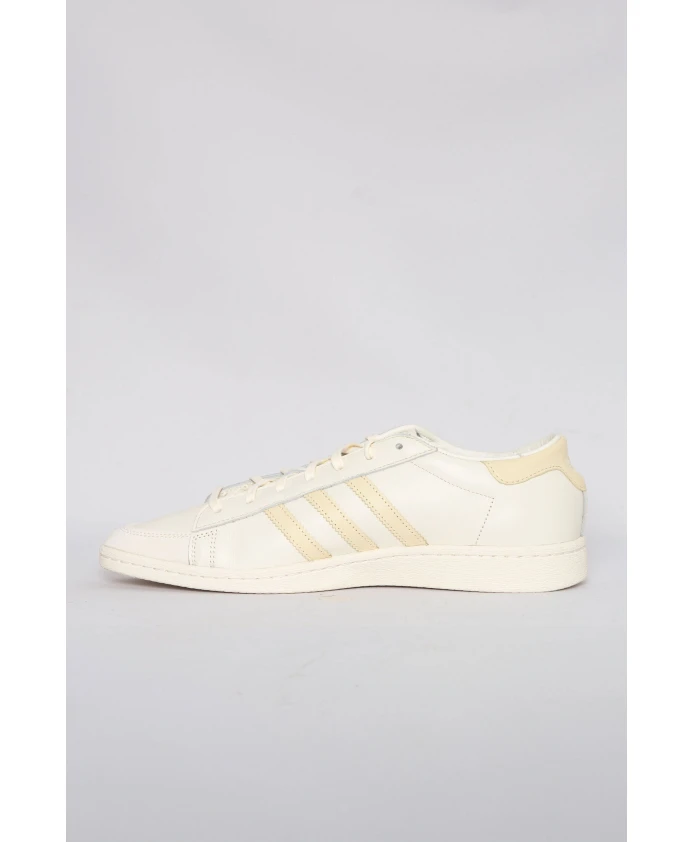 Платье кремового цвета, кроссовки Adidas, белый — фото 2