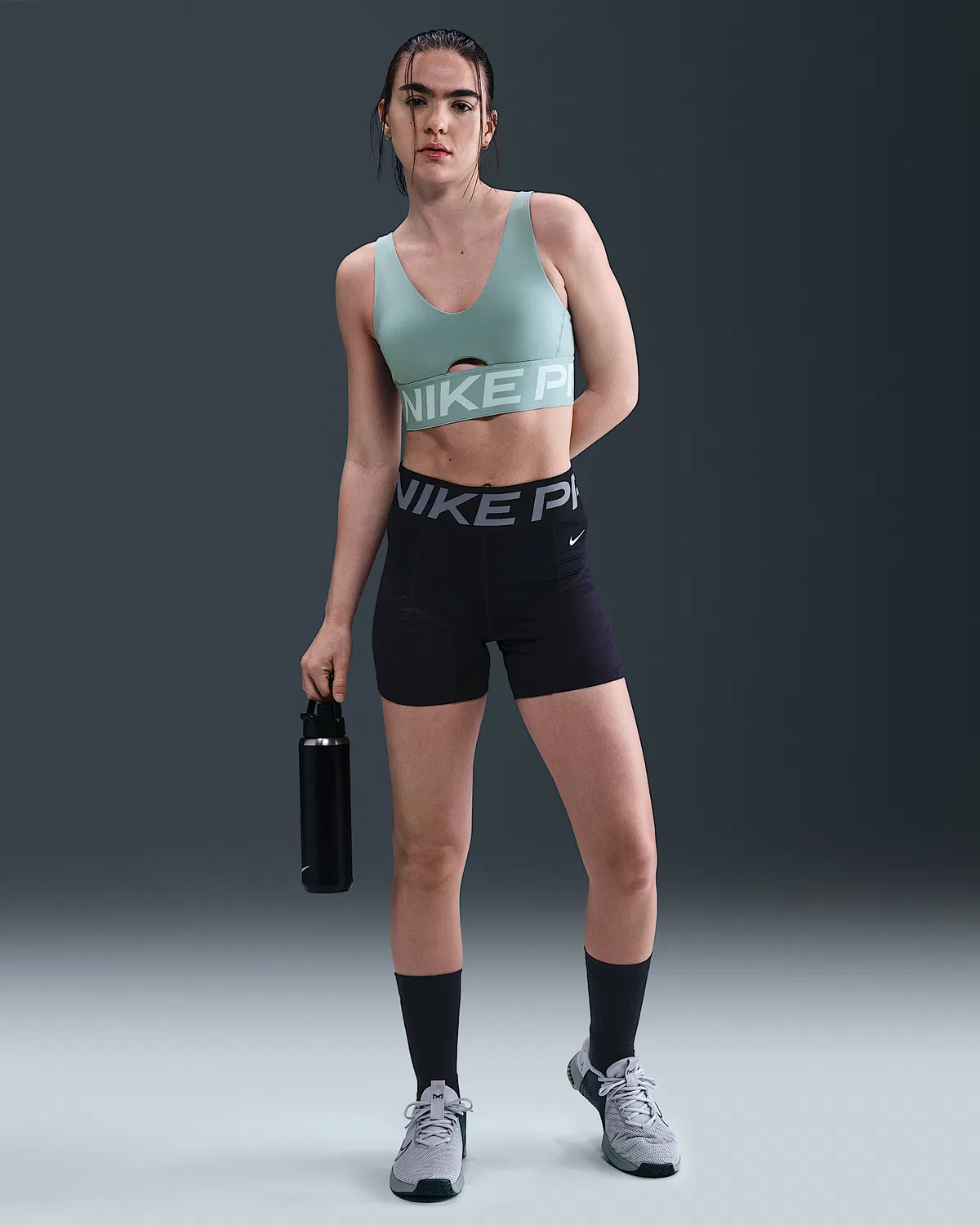 Женский спортивный бюстгальтер Nike Pro Indy Plunge со средней поддержкой и чашками, Cannon/Jade Ice/White — фото 4
