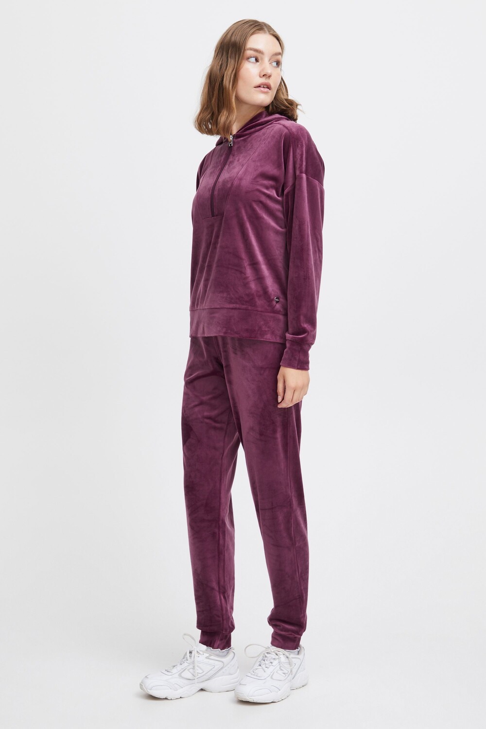 

Комбинезон Oxmo Kapuzensweatjacke OXMitty Sweat set, фиолетовый