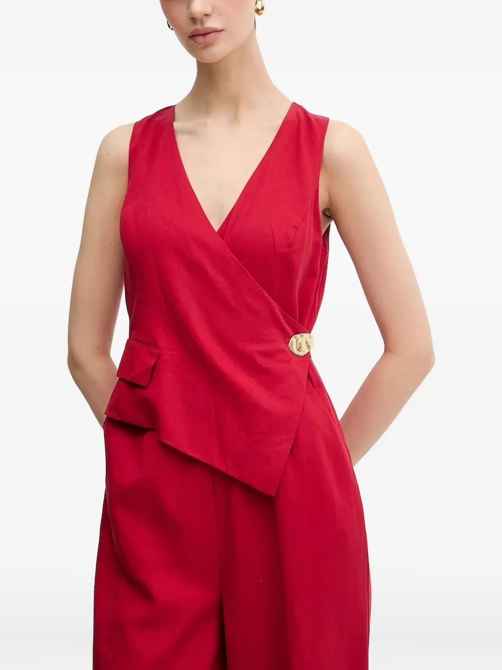 

Комбинезон с запахом спереди и золотыми пуговицами Pedro Del Hierro, красный