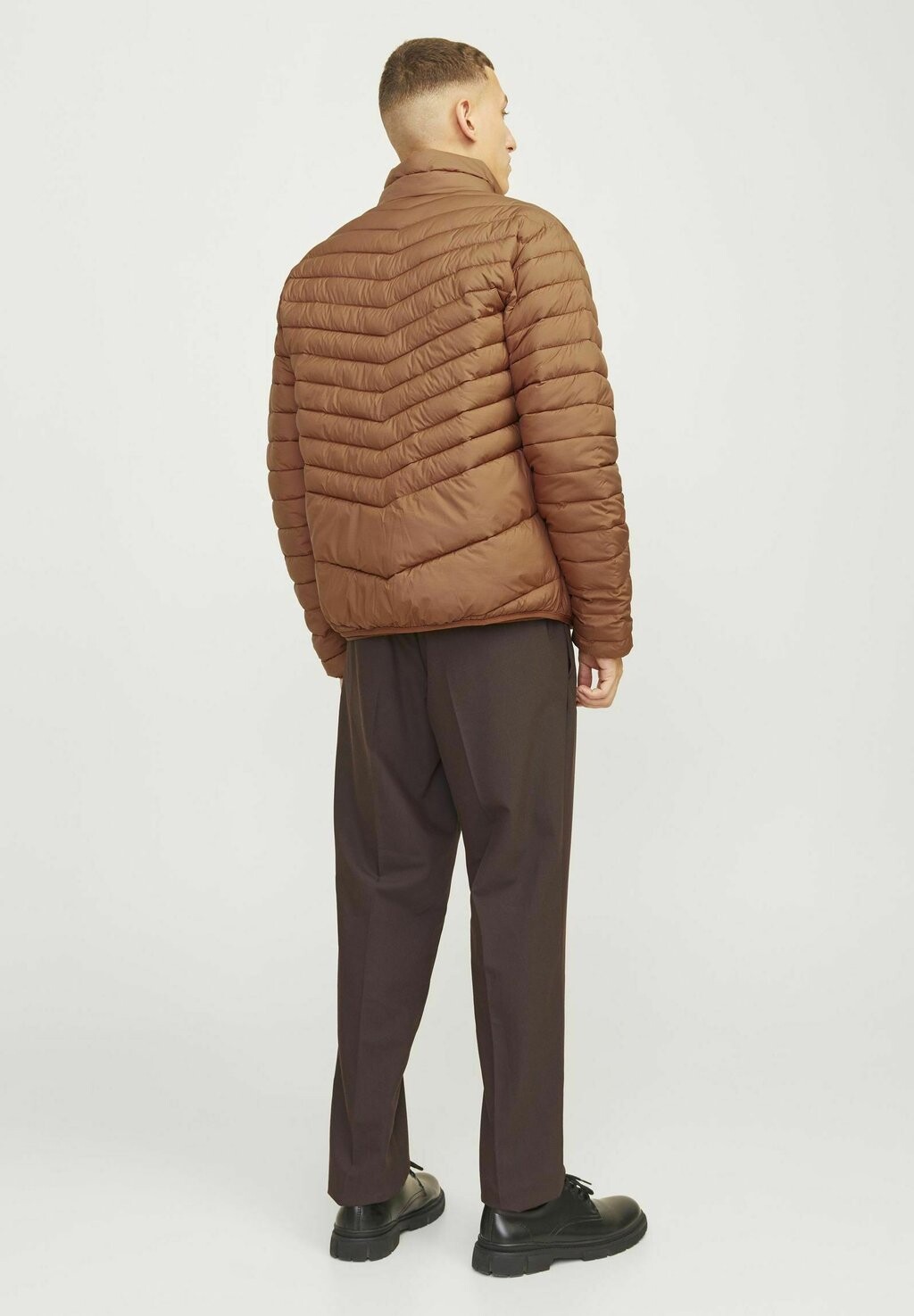 

Зимняя куртка JJESTATE PACKABLE PUFFER COLLAR NOOS Jack & Jones, коричневый