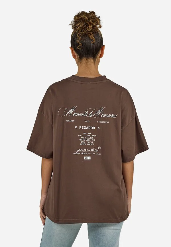 

Футболка с принтом monsaraz большого размера Pegador, Washed Cocoa Brown, Серый, Футболка с принтом monsaraz большого размера Pegador, Washed Cocoa Brown