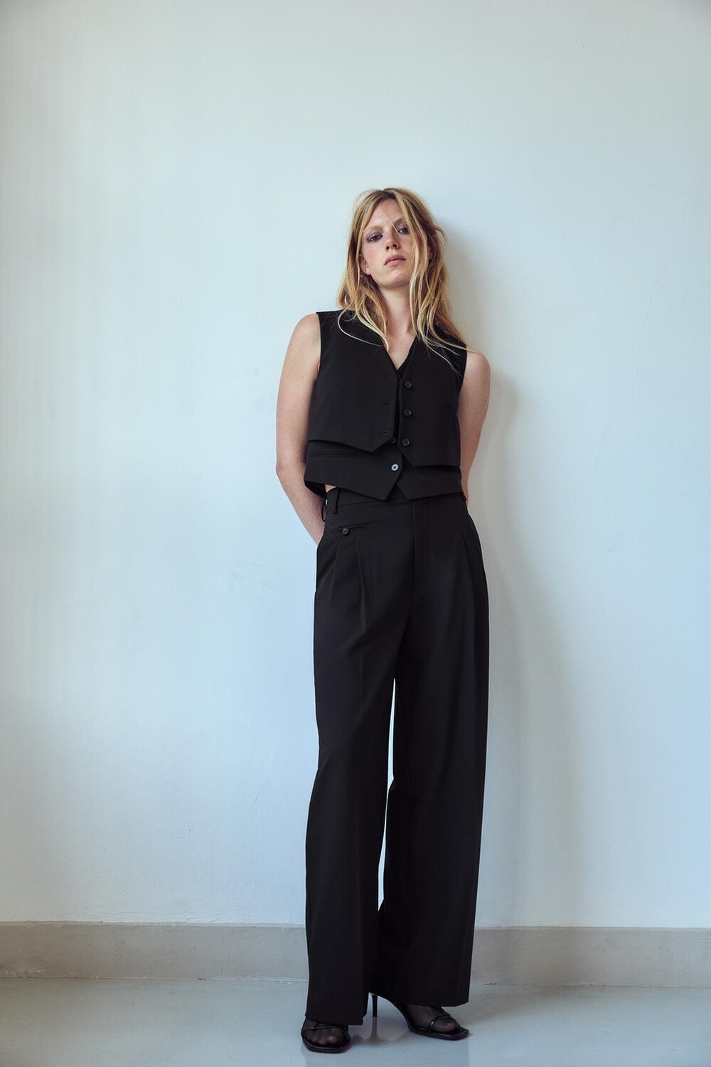 

Жилет с двумя хлядками ZARA, черный